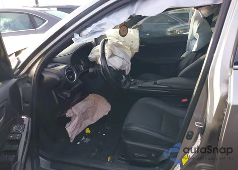 2021 Lexus Is 300 z USA, uszkodzony, nr VIN JTHCA1D29M5113500